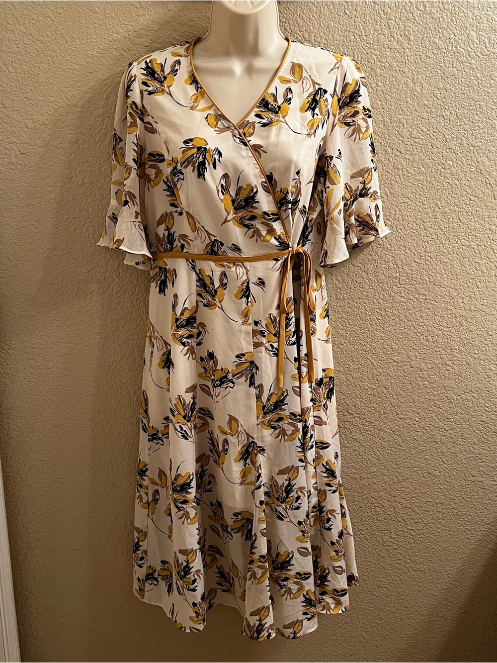 Cream Floral Dress Sz.M